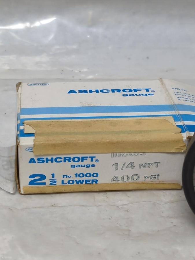 ASHCROFT,1000,GAUGE 2-1/2 IN FACE 1/4 IN NPT BOTTOM CONNECTION 400PSI NOS