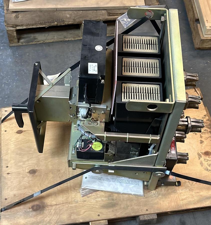 Used WESTINGHOUSE,DB25,AIR CIRCUIT BREAKER 600A 600V REFURBISHED