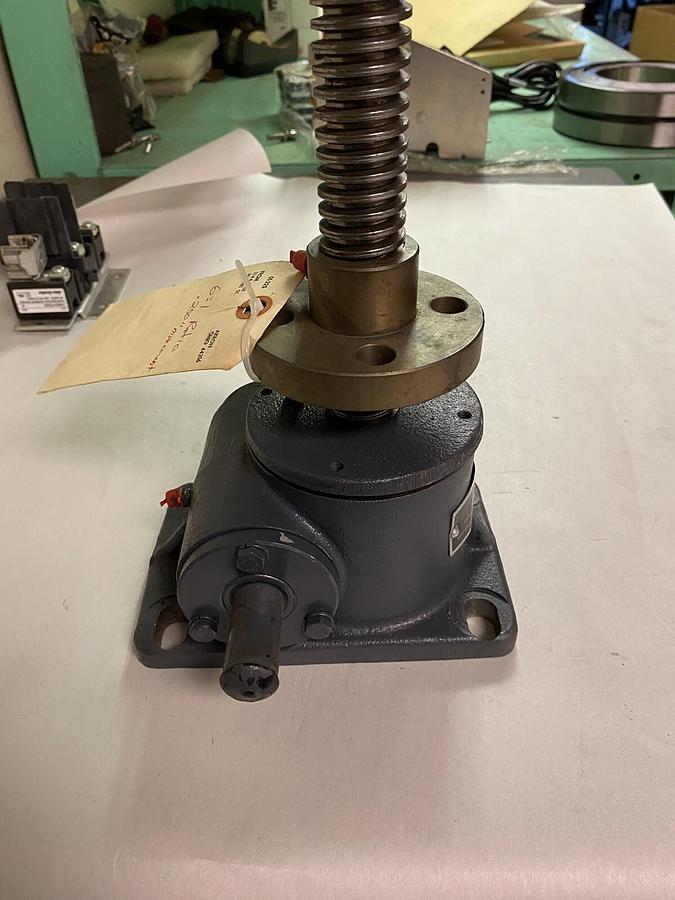 JOYCE,1114351,SCREW JACK ACTUATOR RATIO 6:1 .25IN MOVEMENT 5/8IN DIA SHAFT
