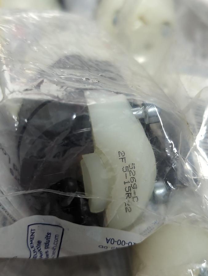 LEVITON,5269-C,STRAIGHT CONNECTOR BODY 3-WIRE 2-POLE LOT OF 10 NOS