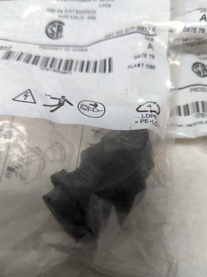 SPRECHER+SCHUH,D7P-SM32,SERIES A SELECTOR SWITCH 3-POSITION LOT OF 12 NEW