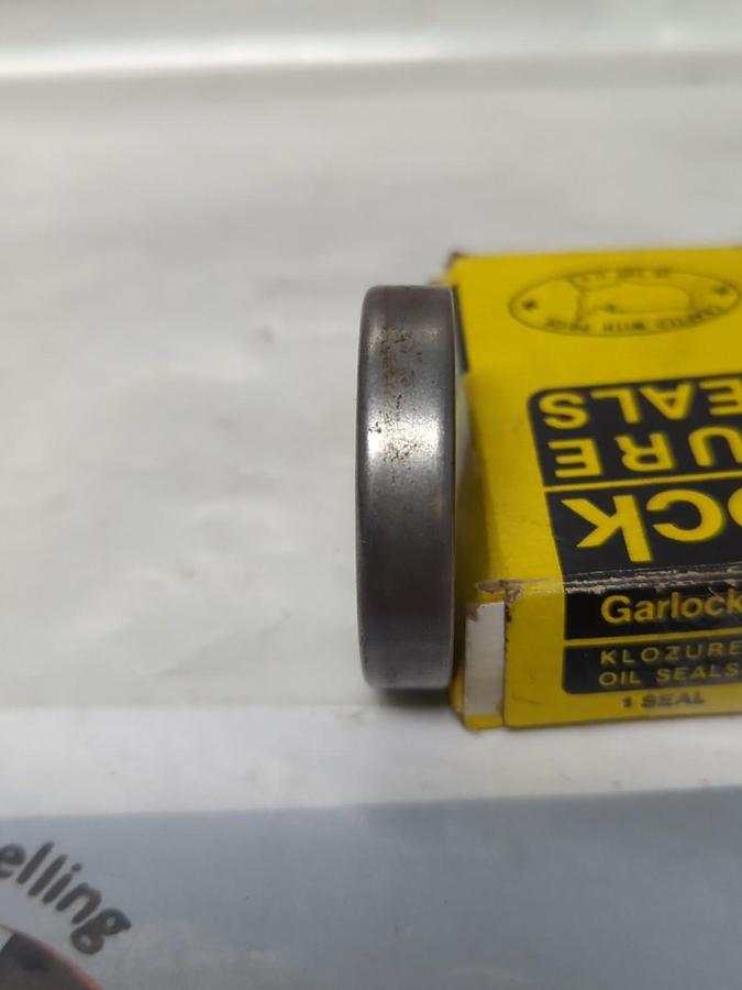 GARLOCK KLOZURE,63-0353,OIL SEAL 1.125 X 1.75 X 0.375 NOS