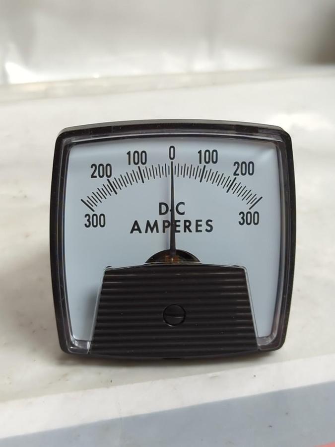 PC.S,ST70DC100MVU300ADC,PRESSURE GAUGE -300-0-*300 DC AMPERES NOS