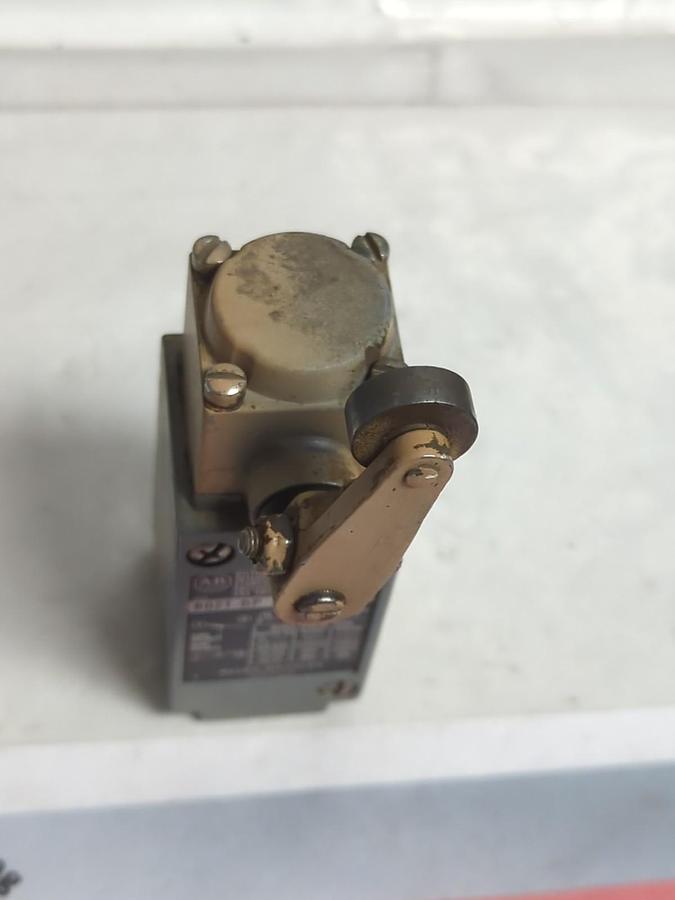 Used ALLEN BRADLEY,802T-BP,SERIES F OILTIGHT LIMIT SWITCH PRE-OWNED
