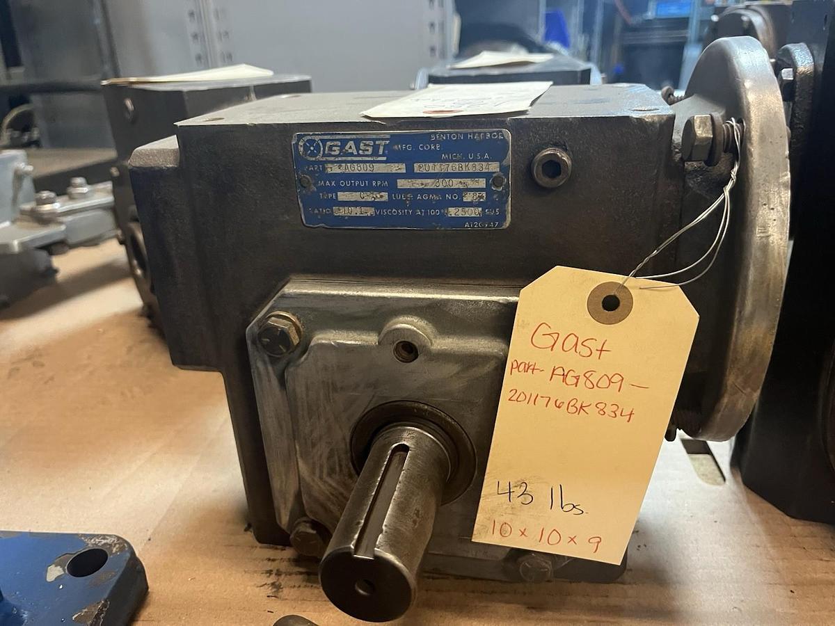 Used GAST,AG809,GEAR REDUCER,RATIO 10 OUTPUT RPM 300