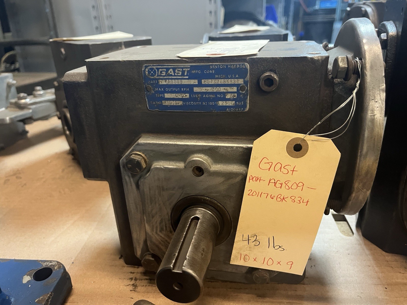 Used GAST,AG809,GEAR REDUCER,RATIO 10 OUTPUT RPM 300
