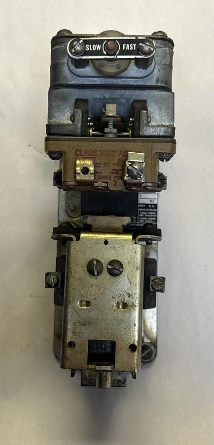 Used SQUARE D,9050B0-1D,PNEUMATIC TIMER RELAY 110/120VAC