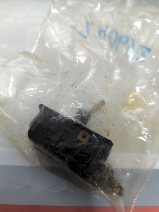 SA,226,TOGGLE SWITCH NOS