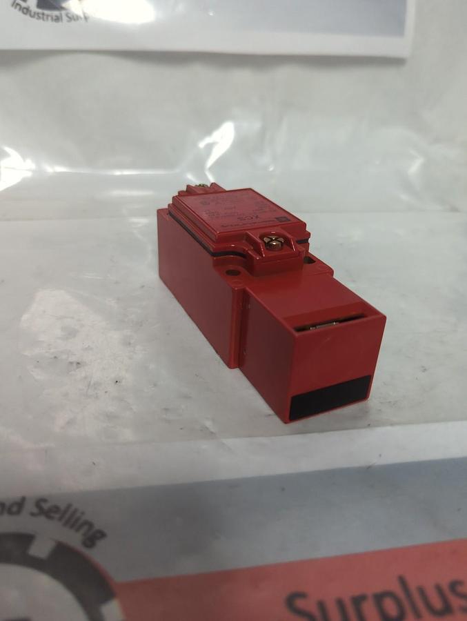 TELEMECANIQUE,IEC 947-5-1,SAFETY LIMIT SWITCH 240V 3A NOS