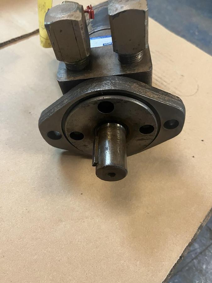 Used CHAR-LYNN,101-1032-007,ORBITAL HYDRAULIC MOTOR