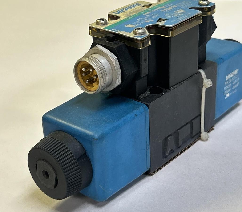 Used VICKERS,DG4V-3S-6C-M-FTWL-B5-60,HYDRAULIC DIRECTIONAL CONTROL VALVE