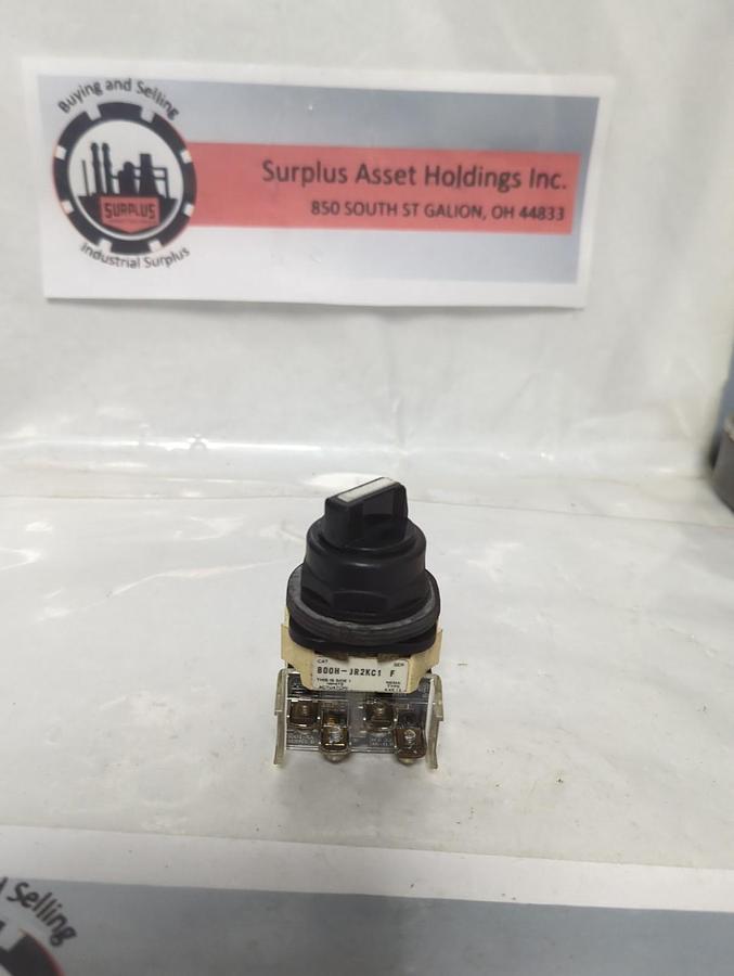 Used ALLEN BRADLEY,800H-JR2KC1,SERIES F SELECTOR SWITCH PRE-OWNED