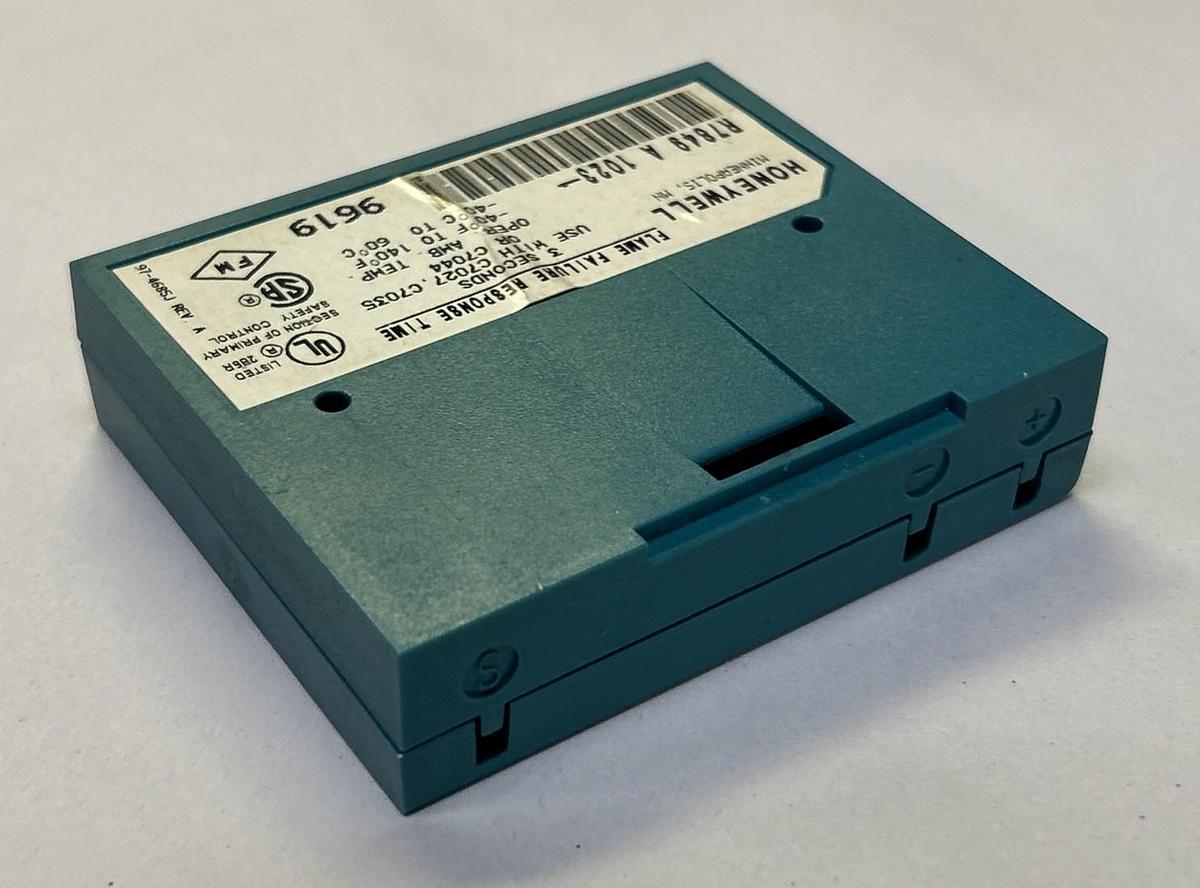 Used HONEYWELL,R7849A1023,ULTRAVIOLET FLAME AMPLIFIER RELAY MODULE