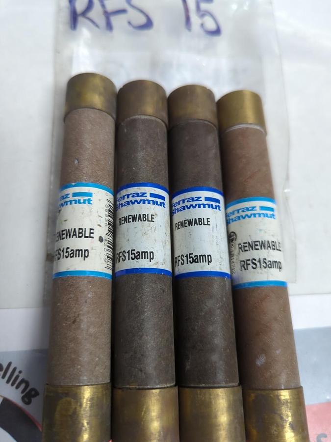 FERRAZ SHAWMUT,RFS15,RENEWABLE 15 AMP FUSE LOT OF 4 PRE-OWNED