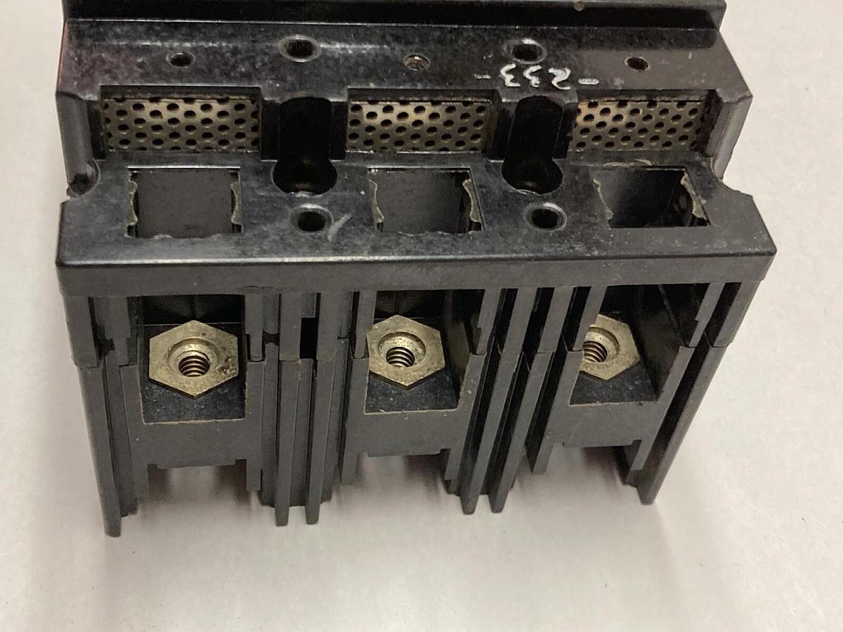 Used General Electric,TE132070,3-Pole Circuit Breaker 240Vac 10A