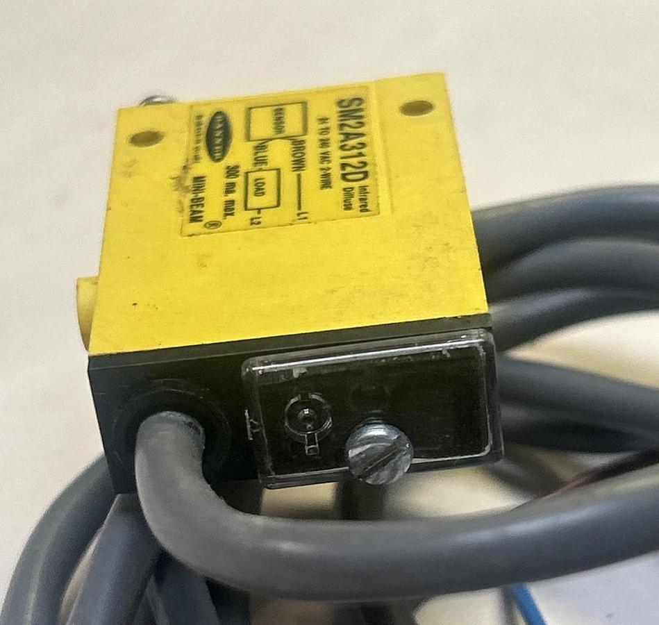 Used BANNER,SM2A312D,PHOTOELECTRIC SENSOR