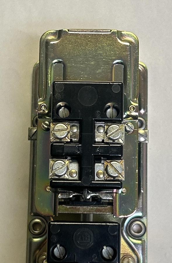 ALLEN BRADLEY,849-Z0D331,PNEUMATIC TIMING RELAY NOS