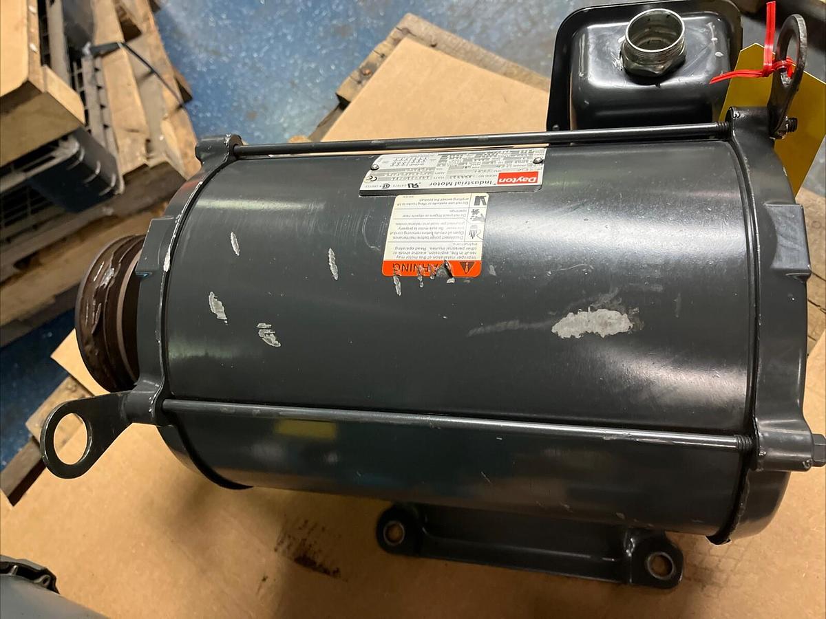 Used DAYTON,2N992B,MOTOR 5HP 1165RPM 3PH 254U