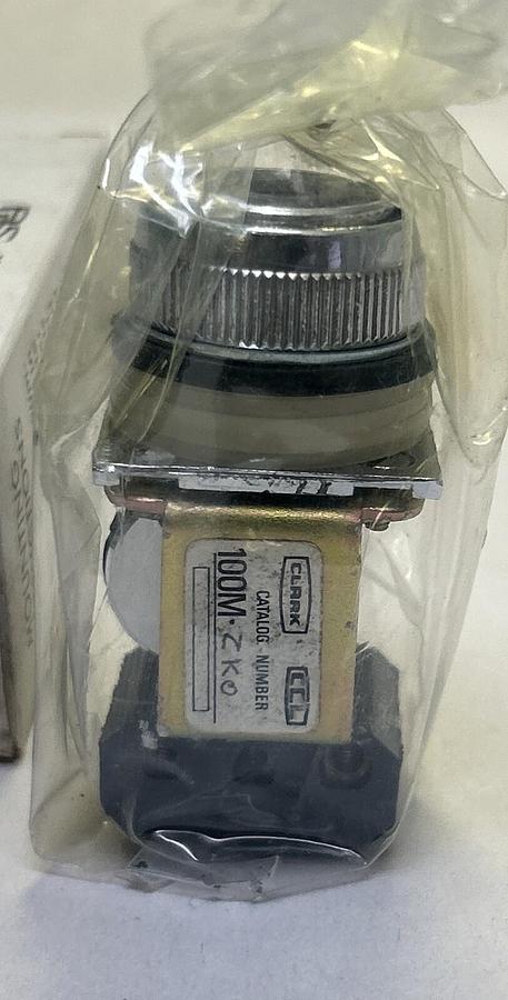 CLARK,100MZKO,PUSH BUTTON NOS