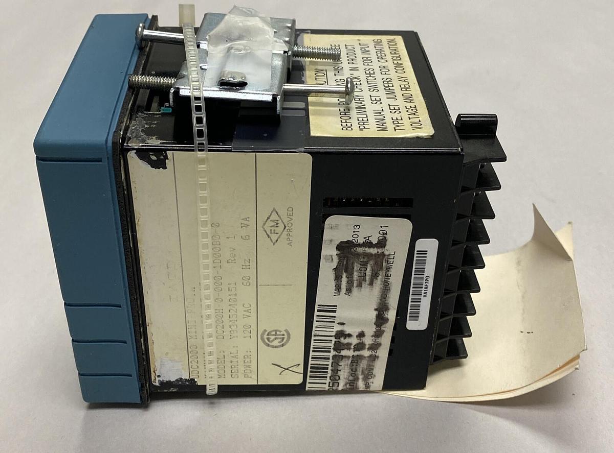 Used HONEYWELL,DC200H-0-000-1D0000-0, TEMPERATURE CONTROLLER REFURBISHED