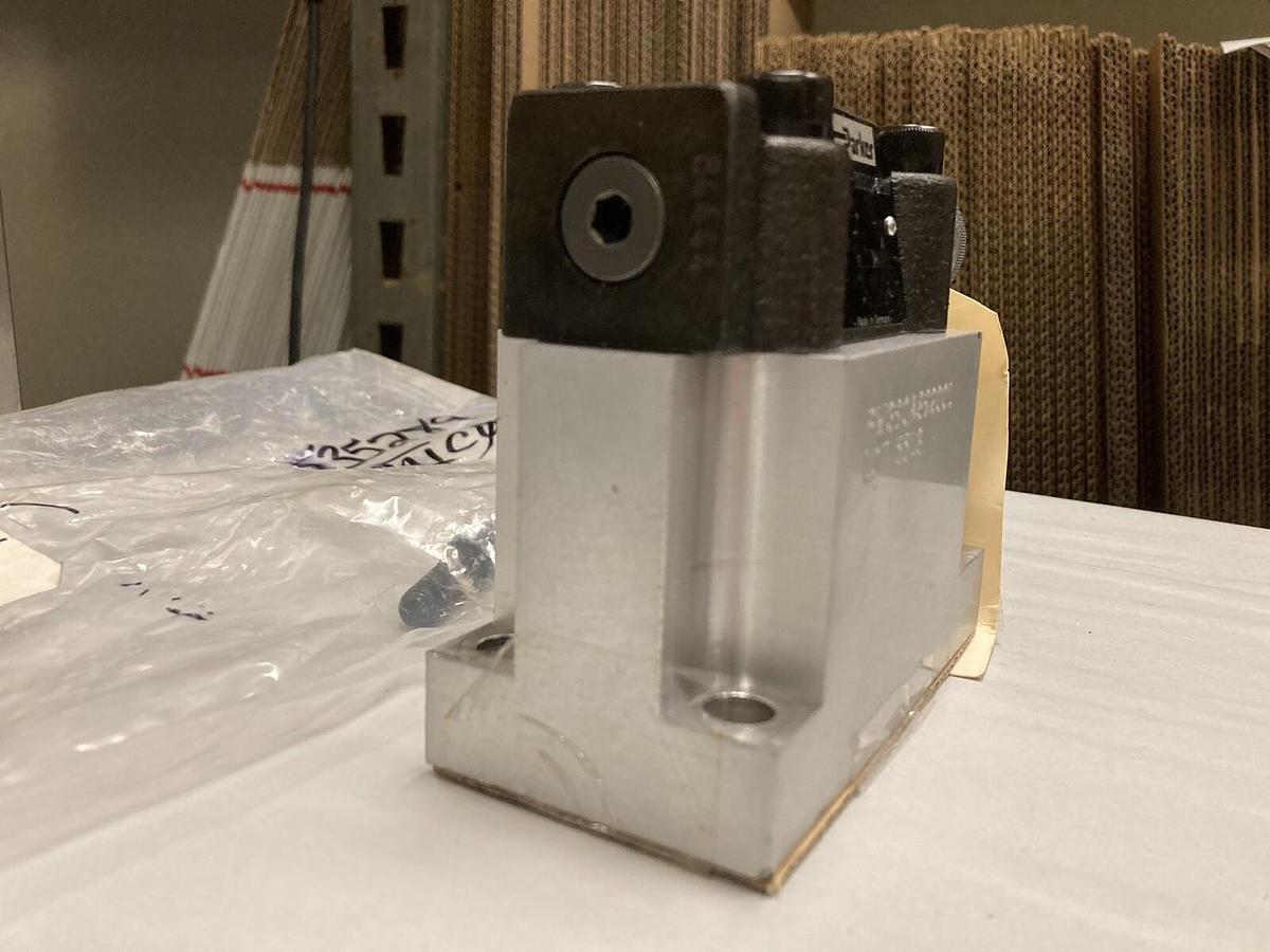 Parker,R4V06-00311A1200,Pressure Relief Valve