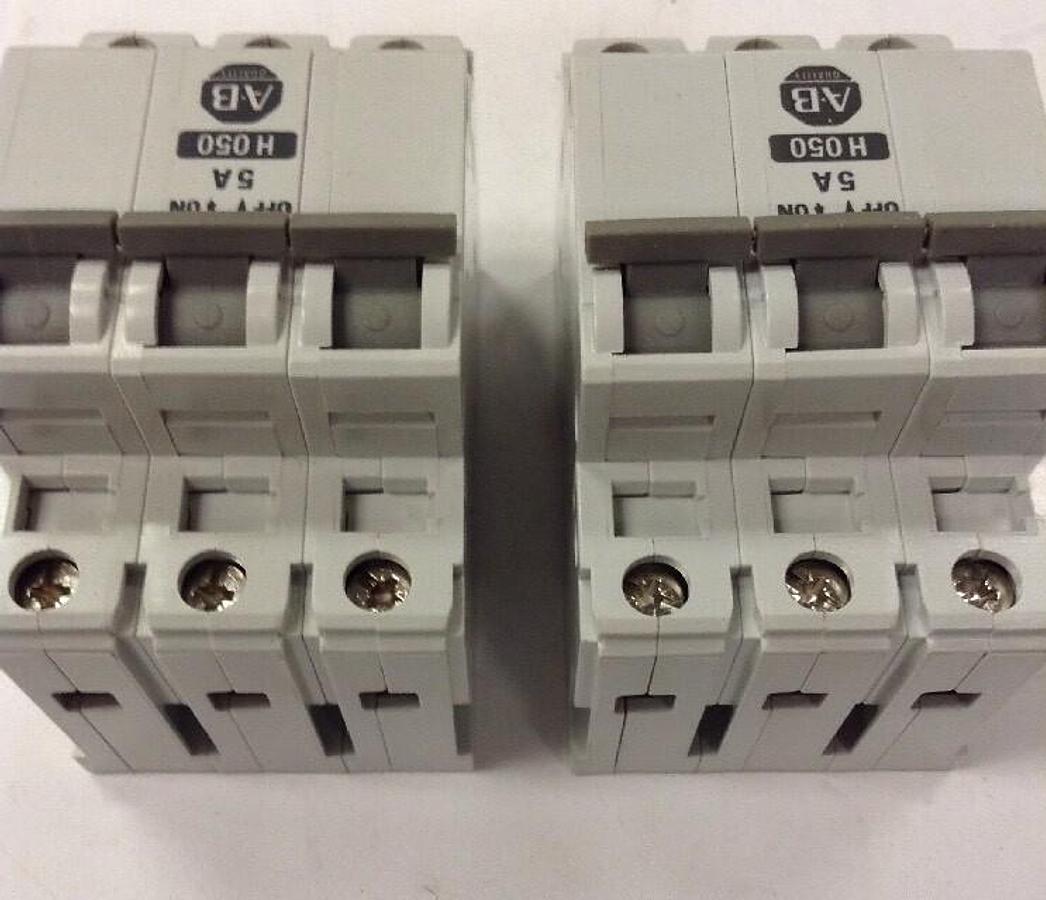 Allen-Bradley,1492-CB3H050,Circuit Breaker  Series B 5A LOT OF 2