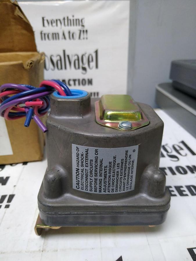 CAPP/USA,55107,Pressure or Vacuum Switch 5-80 NOS