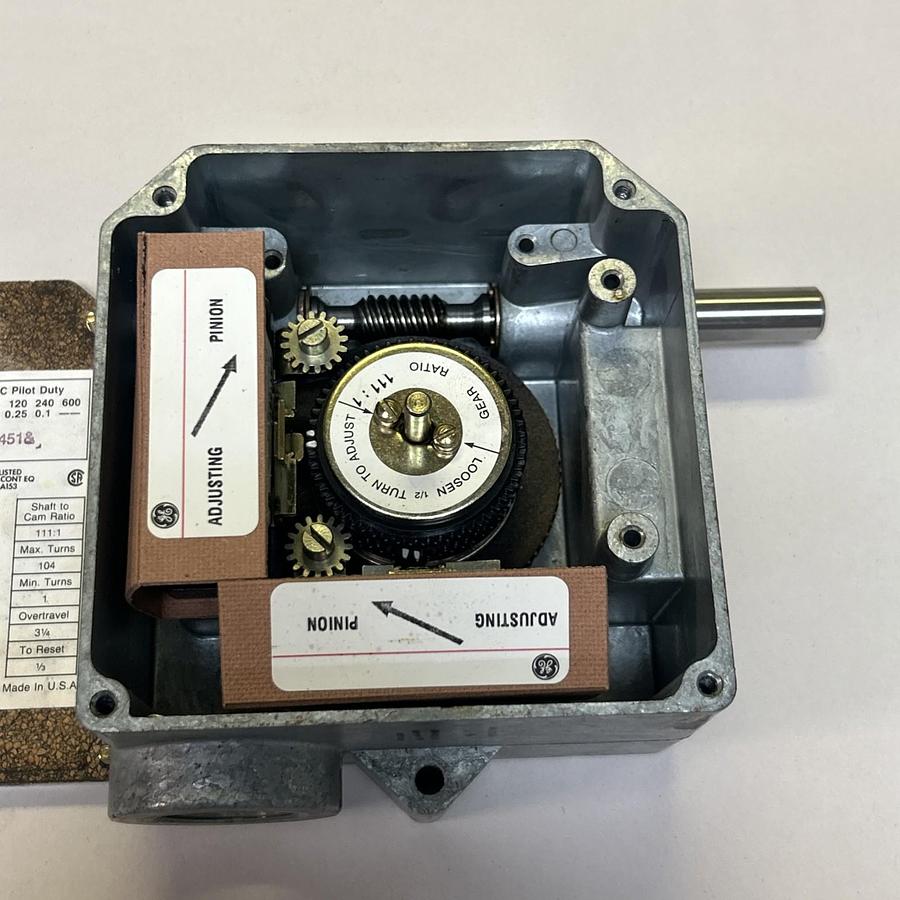Used GENERAL ELECTRIC,CR115E424101,ROTARY LIMIT SWITCH 111:1