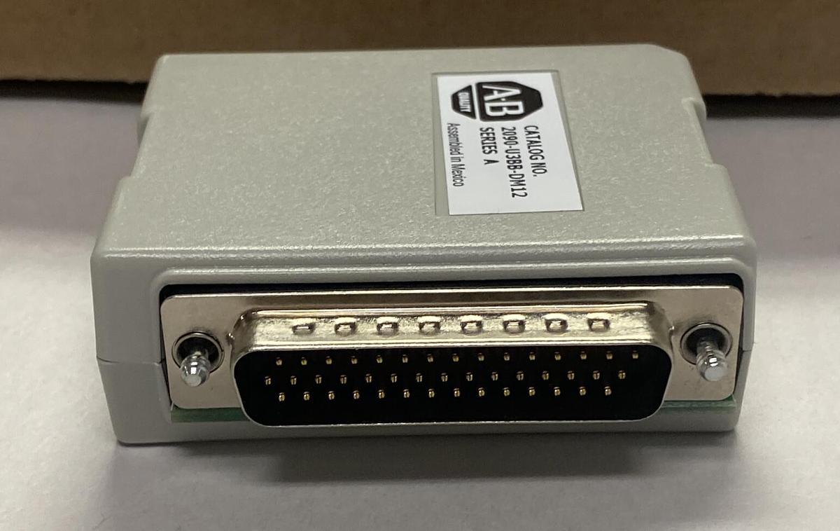 Used ALLEN BRADLEY,2090-U3BB-DM12,SER A ULTRA3000 BREAKOUT BOARD KIT NEW