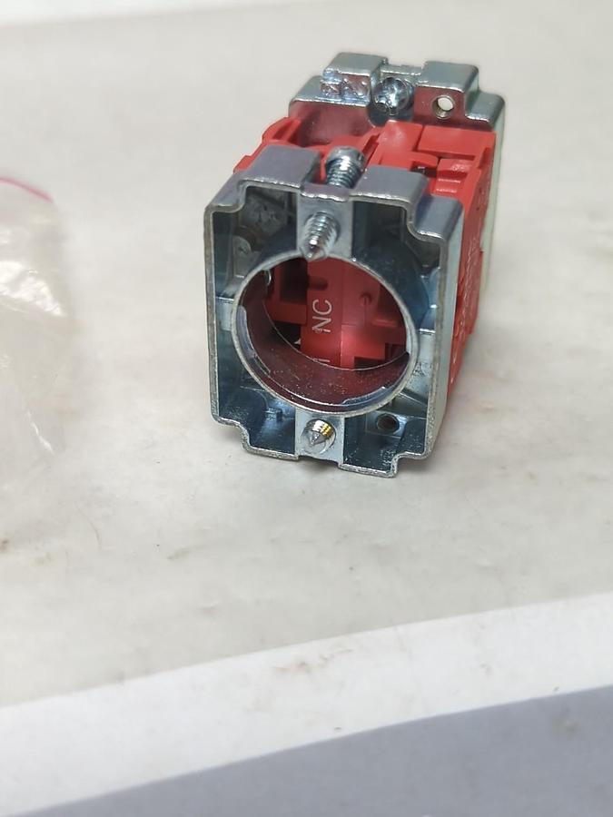CERUS,CB2BZ102,AUXILIARY CONTACT BLOCK 240V 10A NOS