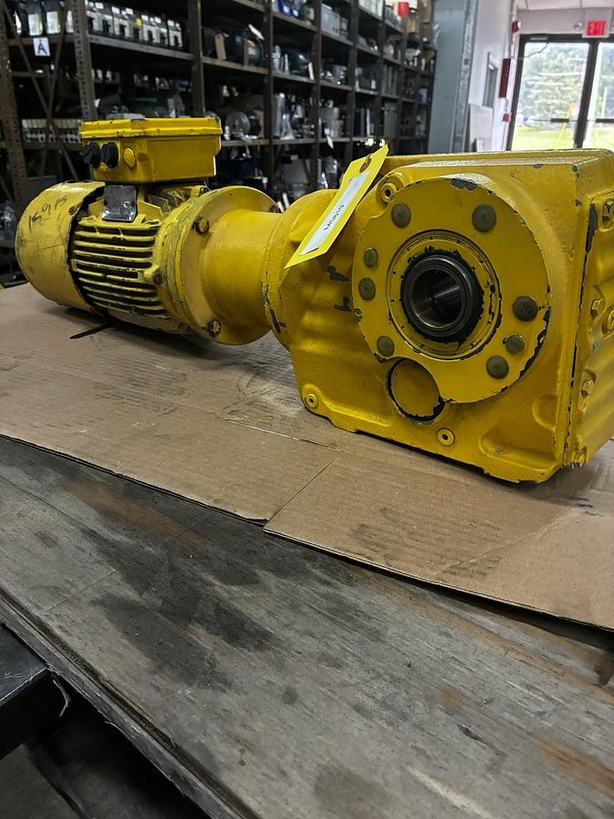 Used SEW EURODRIVE,KH67T-LP145-DT-145-DT145L4BM/HR/TF,GEAR MOTOR 1.5HP 29RPM