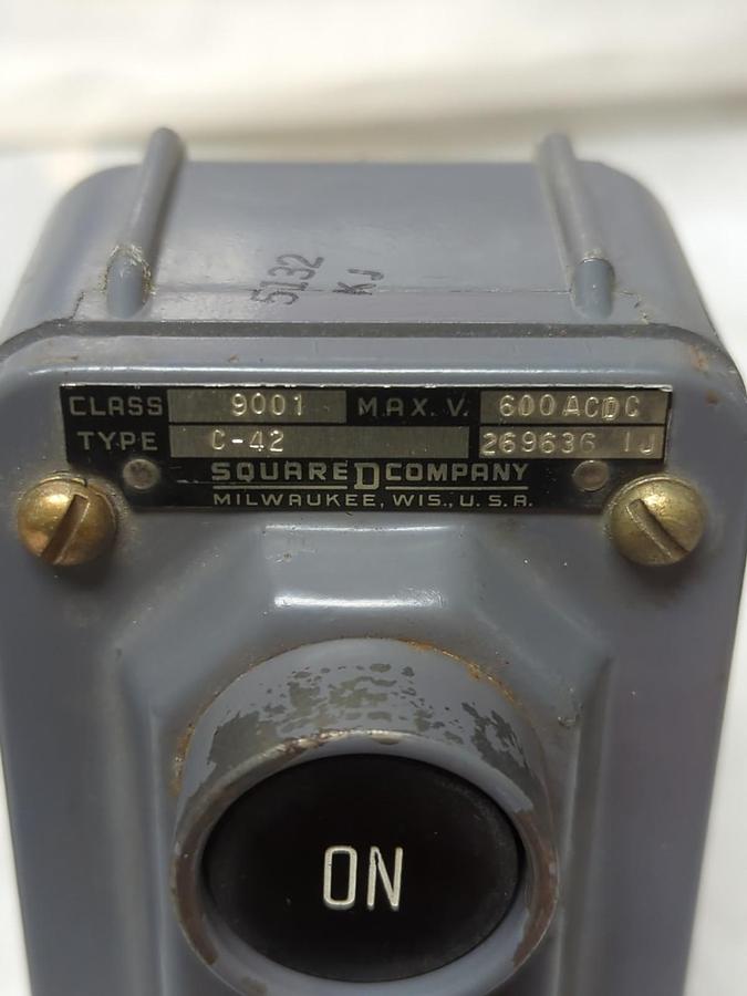 Used SQUARE D,9001 TYPE C-42,ON/OFF CONTROL SWITCH PRE-OWNED