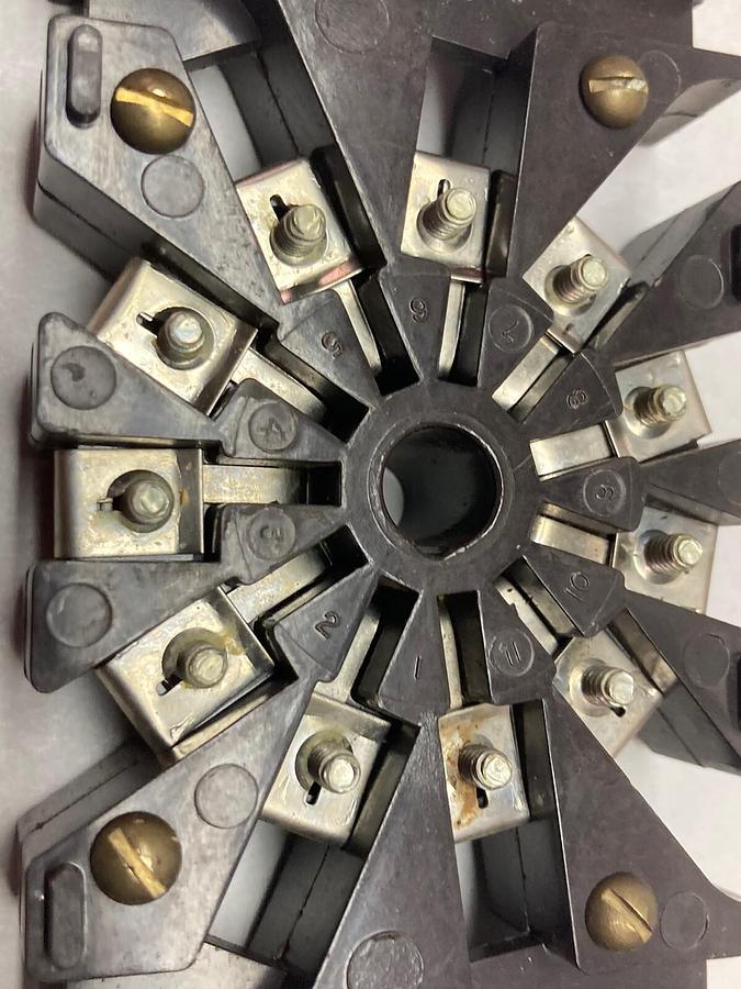 Used Amphenol,11-Pin,Octal Female DPDT Relay Socket