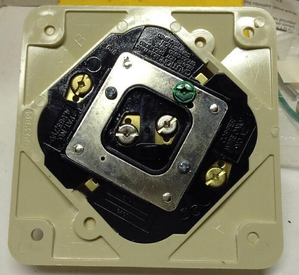 Hubbell,HBL4201,4-Plex Receptacle Ivory 20A