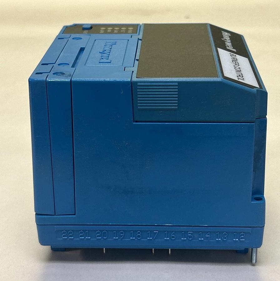 Used HONEYWELL,RM7890A1056,PRIMARY BURNER CONTROL RELAY MODULE
