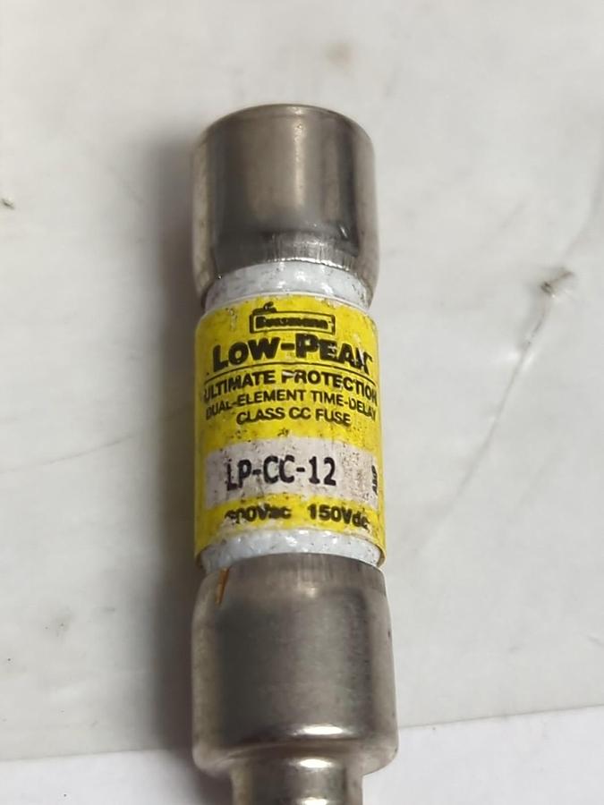 Used COOPER BUSSMANN,LP-CC-12,LOW-PEAK 12 AMP FUSE LOT OF 6 PRE-OWNED