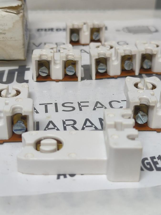 GE,318F,LAMP HOLDER 600W 600V BOX OF 10 NEW