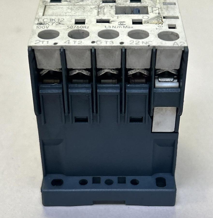 Used SCHNEIDER ELECTRIC,LC1K1201K72,CONTACTOR