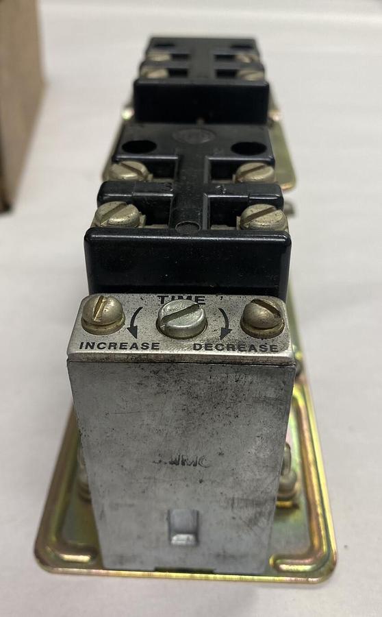 Allen Bradley,849-Z0D331,Ser B Pneumatic Timing Relay New