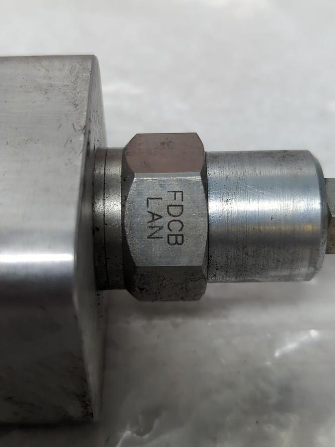 Used SUN HYDRAULICS,DBT,MANIFOLD OHT8-A2 WITH FDCB-LAN CARTRIDGE VALVE USED