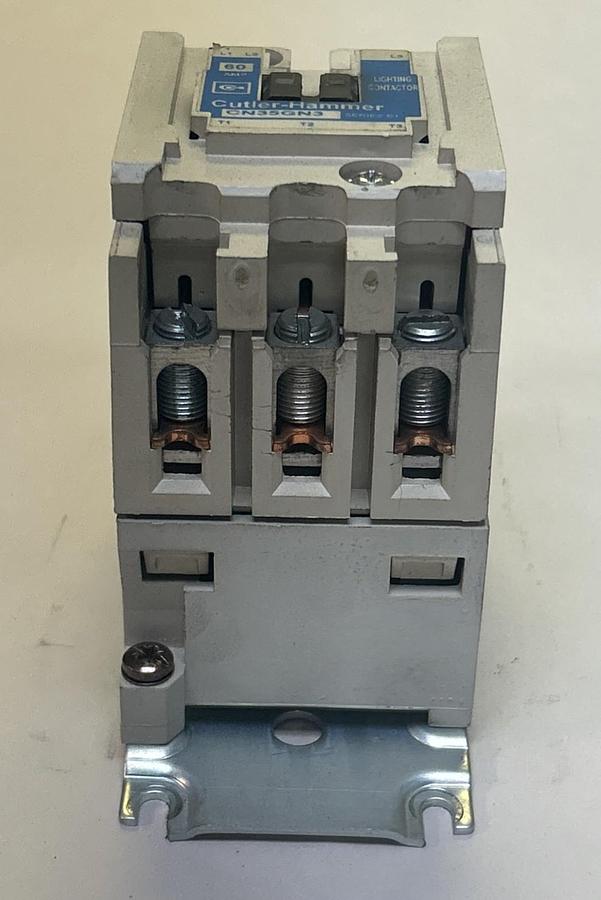 Used CUTLER-HAMMER,CN35GN3,LIGHTNING CONTACTOR 60A
