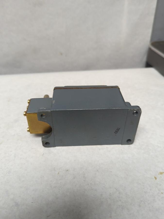 ALLEN-BRADLEY,802T-R1TD,TIME DELAY OILTIGHT LIMIT SWITCH 3 AMP MISSING BOX NOS