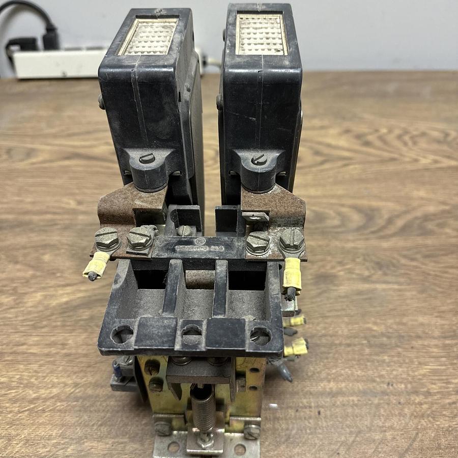 Used GE,DS303A,2C01DXA003XH DC Contactor 600v