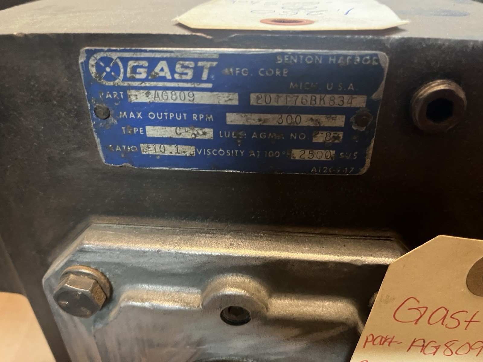 Used GAST,AG809,GEAR REDUCER,RATIO 10 OUTPUT RPM 300