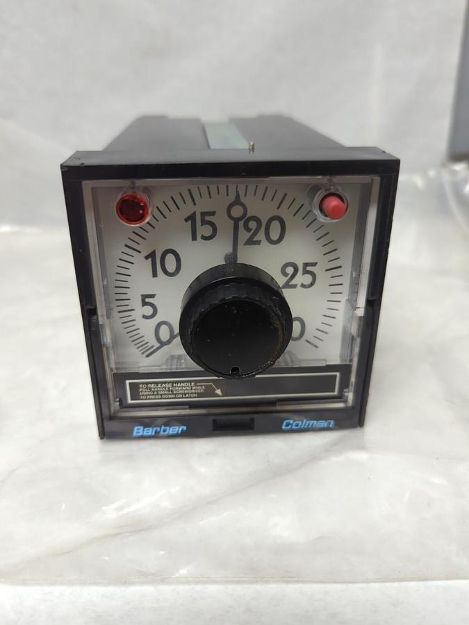 Used BARBER COLMAN,A-13927-100,TEMPERATURE CONTROLLER 0-30° F X 100 ER 120 ENCLOSURE