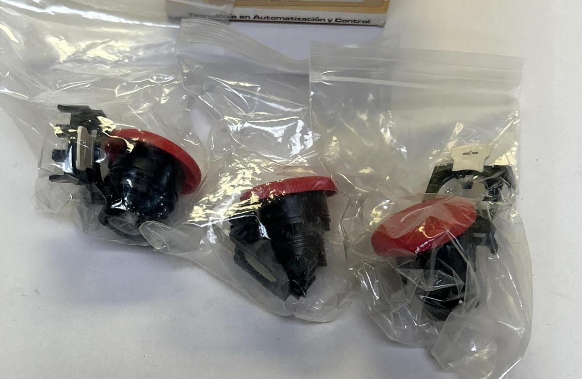 AGUT,PZE-4G2P,RED PUSH PULL BUTTON LOT OF 3 NOS