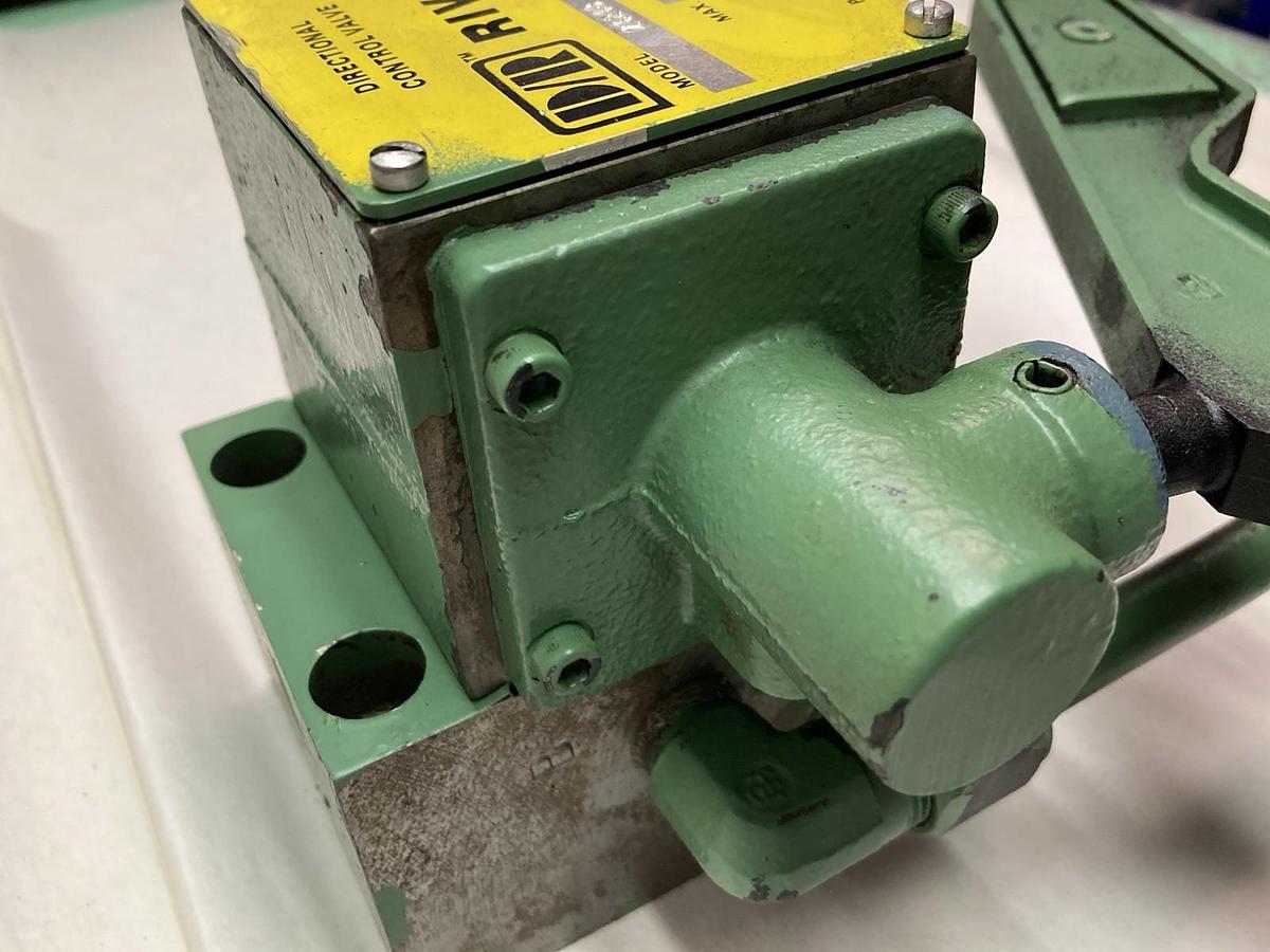 Used D/R Rivett,Model Z-4248,Directional Control Valve 3000psi