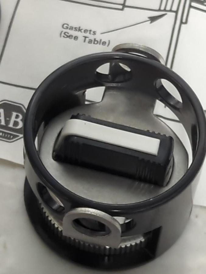 ALLEN BRADLEY,800H-N141A,SERIES A SELECTOR STOP SWITCH LOCKING ASSEMBLY NOS