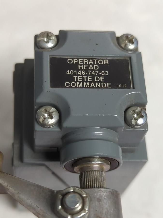 Used ALLEN BRADLEY,802T-AP,SERIES J OILTIGHT LIMIT SWITCH PRE-OWNED