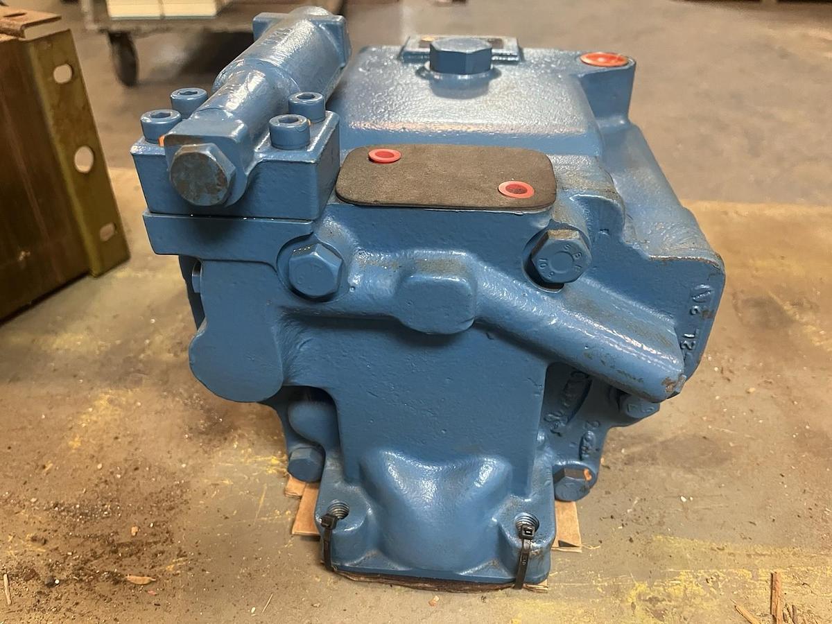 Used VICKERS,PVH98QIC-RF-1S-10-CM7-31,HYDRAULIC PISTON PUMP